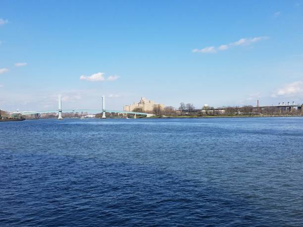 istock Daytime river view of bridges to Queens 1143246756