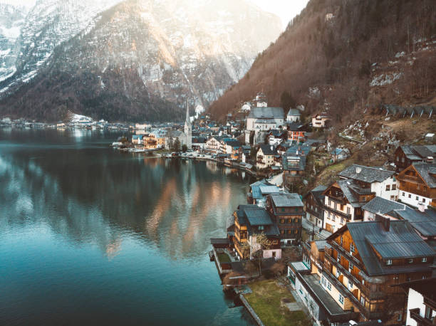 piękna wioska hallstatt - ski resort village austria winter zdjęcia i obrazy z banku zdjęć