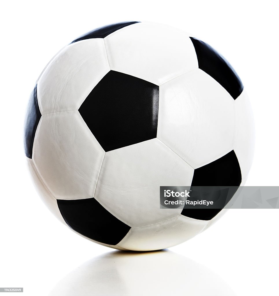 Bola de futebol isolado a branco - Royalty-free Futebol Foto de stock