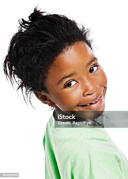 African Scolara - Fotografie stock e altre immagini di Bambine femmine - Bambine femmine, Guardare indietro, 6-7 anni