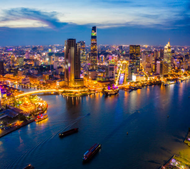 vue aérienne de l’horizon de hô chi minh-ville au coucher du soleil - vietnam travel destinations ho chi minh city ho chi minh photos et images de collection