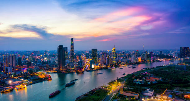 nhìn từ trên cao của đường chân trời thành phố hồ chí minh lúc hoàng hôn - vietnam city hình ảnh sẵn có, bức ảnh & hình ảnh trả phí bản quyền một lần
