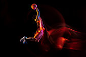 junge-basketballerin-vor-dunklem-hintergrund.jpg?b=1&s=170x170&k=20&c=2DRGFLgNDWGyUZTwc6G_IFzhaMODZNim7cGfCZM7rY4=
