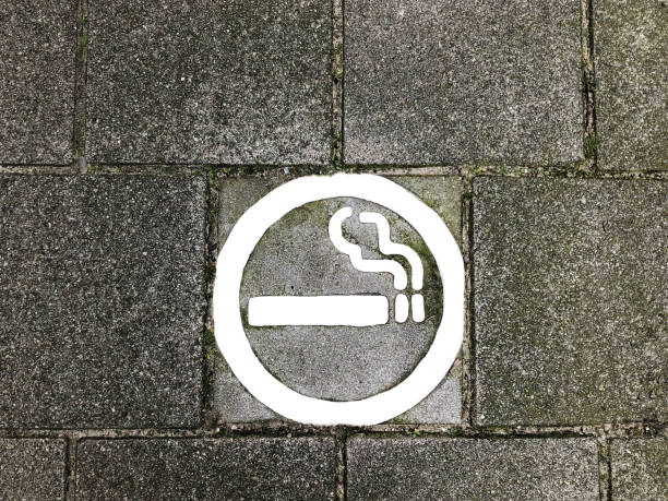 istock smoking point sign at street 1143293274