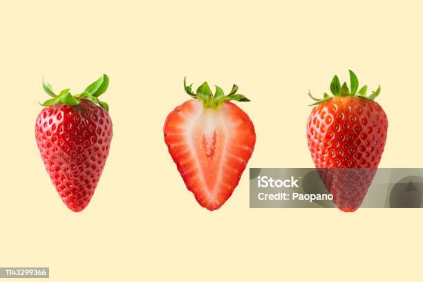 Erdbeere Isoliert Auf Gelbem Hintergrund Minimales Lebensmittelkonzept Stockfoto und mehr Bilder von Erdbeere