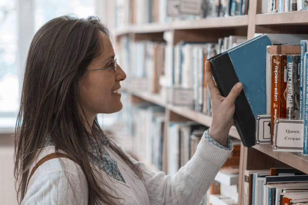 istock Be Smart. Enjoy Learning. Sometimes the answer is just in front of you. 1143303317