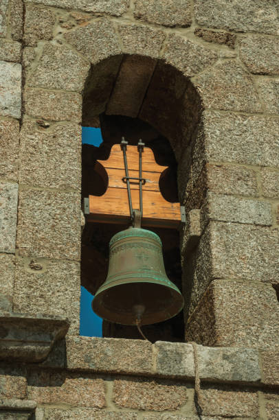 鐘の石レンガでできた中世の尖塔 - religion christianity bell tower catholicism ストックフォトと画像