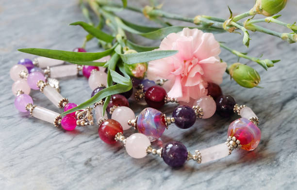 necklace and bracelet made of natural stones and murano glass and carnation flowers - necklace jewelry bead homemade imagens e fotografias de stock