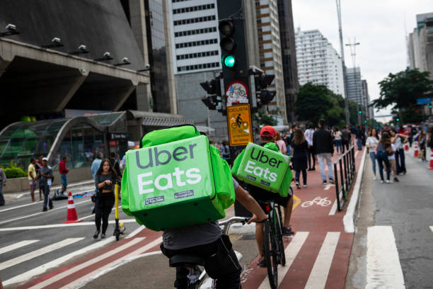 uber eats bicycle delivery in são paulo, brazil - são imagens e fotografias de stock