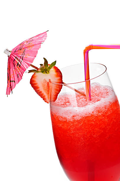 fresa daiquiri - drink umbrella cocktail glass isolated fotografías e imágenes de stock