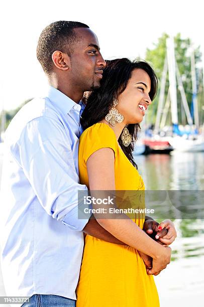 Foto de Casal Romântico Ao Ar Livre e mais fotos de stock de Afro-americano - Afro-americano, Felicidade, Homens