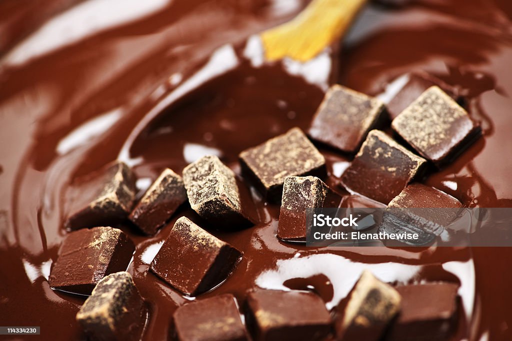 Stopić się chocolate i Łyżka - Zbiór zdjęć royalty-free (Bliskie zbliżenie)