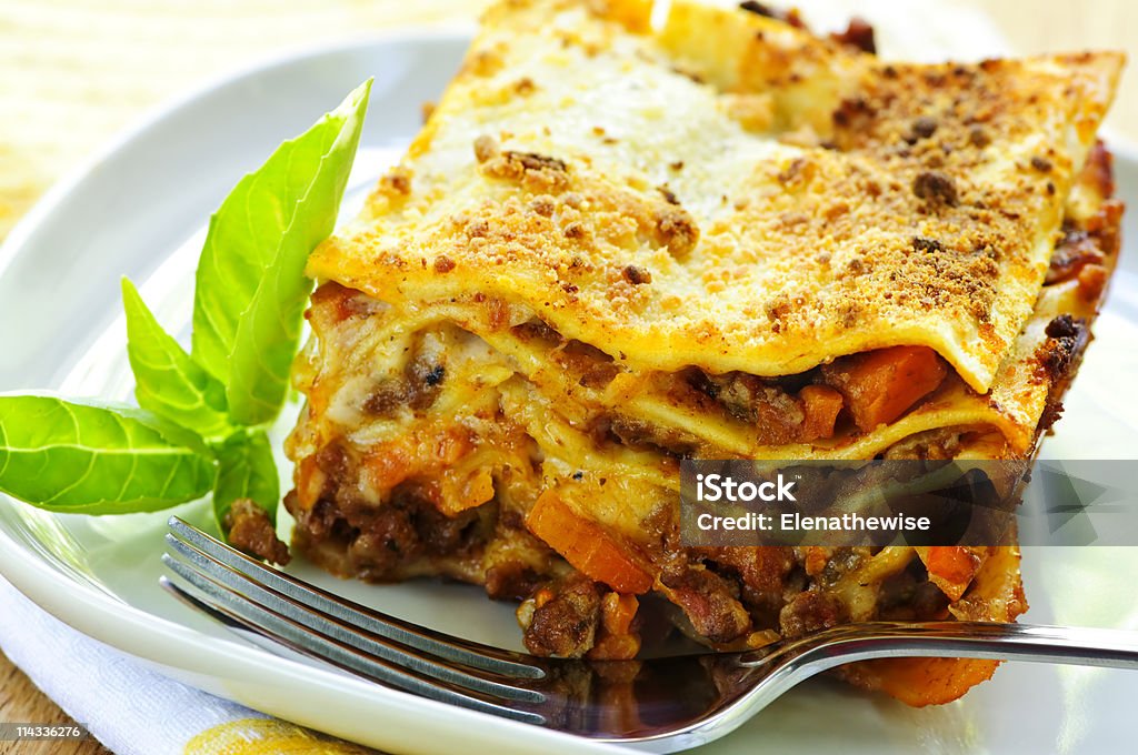 Piatto di Lasagne - Foto stock royalty-free di Fetta