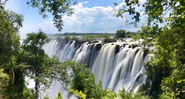 cataratas victoria - victoria falls waterfall zimbabwe zambia fotografías e imágenes de stock