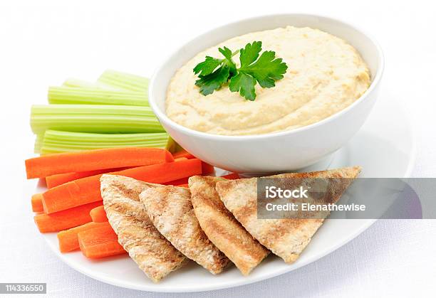 Foto de Pão Árabe E Homus Com Legumes e mais fotos de stock de Hummus - Hummus, Legume, Cenoura