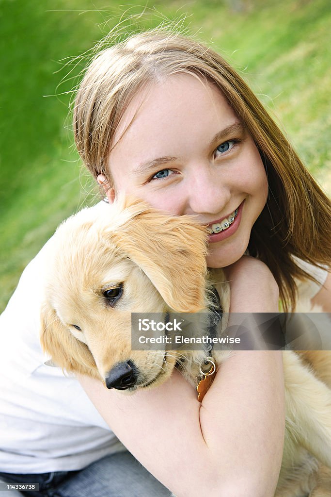 Chica con cachorro - Foto de stock de Cachorro - Perro libre de derechos
