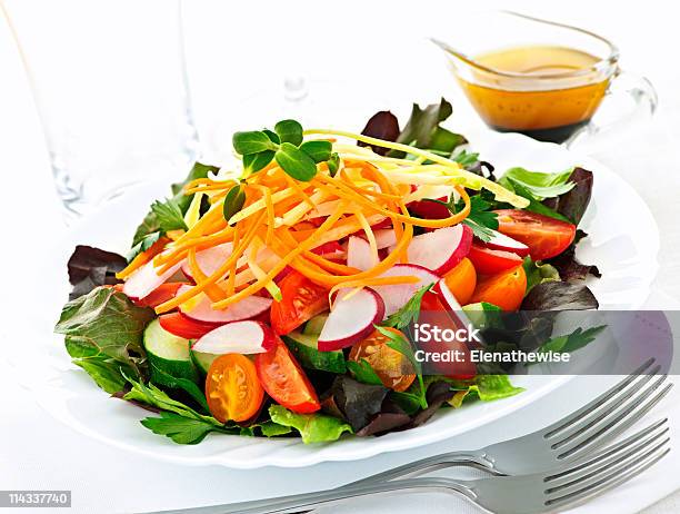 Salada De Jardim - Fotografias de stock e mais imagens de Alface - Alface, Alimentação Saudável, Almoço