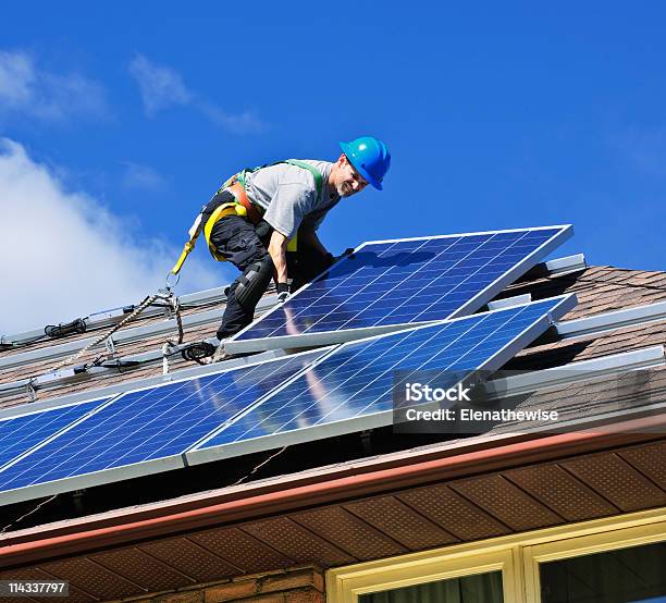 Solar Panel Installation Stok Fotoğraflar & Güneş Paneli‘nin Daha Fazla Resimleri - Güneş Paneli, Güneş Enerjisi, Güneş enerjisi tesisleri