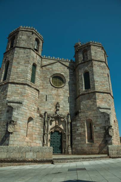 gothic facade with steeples at the guarda cathedral - religion christianity bell tower catholicism imagens e fotografias de stock