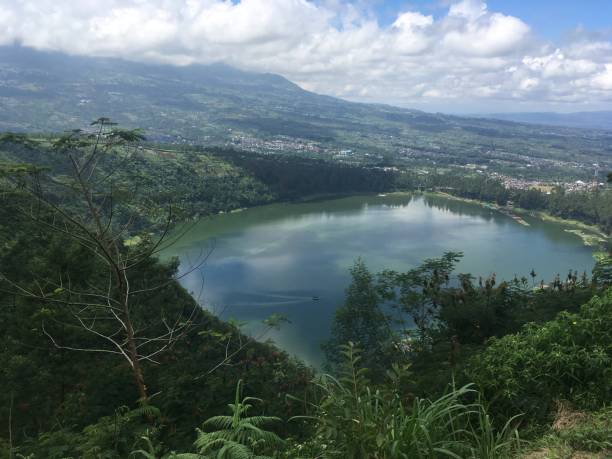 istock Tropical Mountain Lake 1143396053