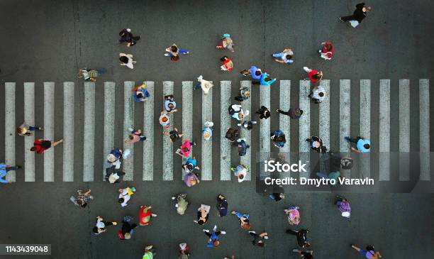 Fußgängerzone Überqueren Kreuzweg Oben Blick Stockfoto und mehr Bilder von Menschen - Menschen, Luftaufnahme, Stadt