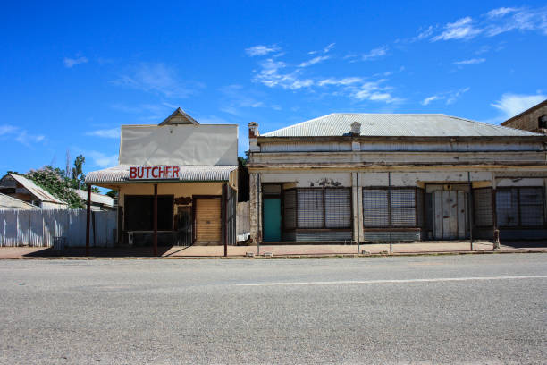 남 호주의 유령 마을에 버려진 옛 정육점가 게 - town australia desert remote 뉴스 사진 이미지