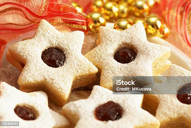 Biscotti Di Natale - Fotografie stock e altre immagini di A forma di stella - A forma di stella, Alimentazione non salutare, Biscotto secco