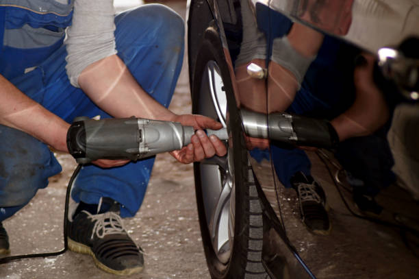 istock Tyre change on the car in spring and autumn 1143465644