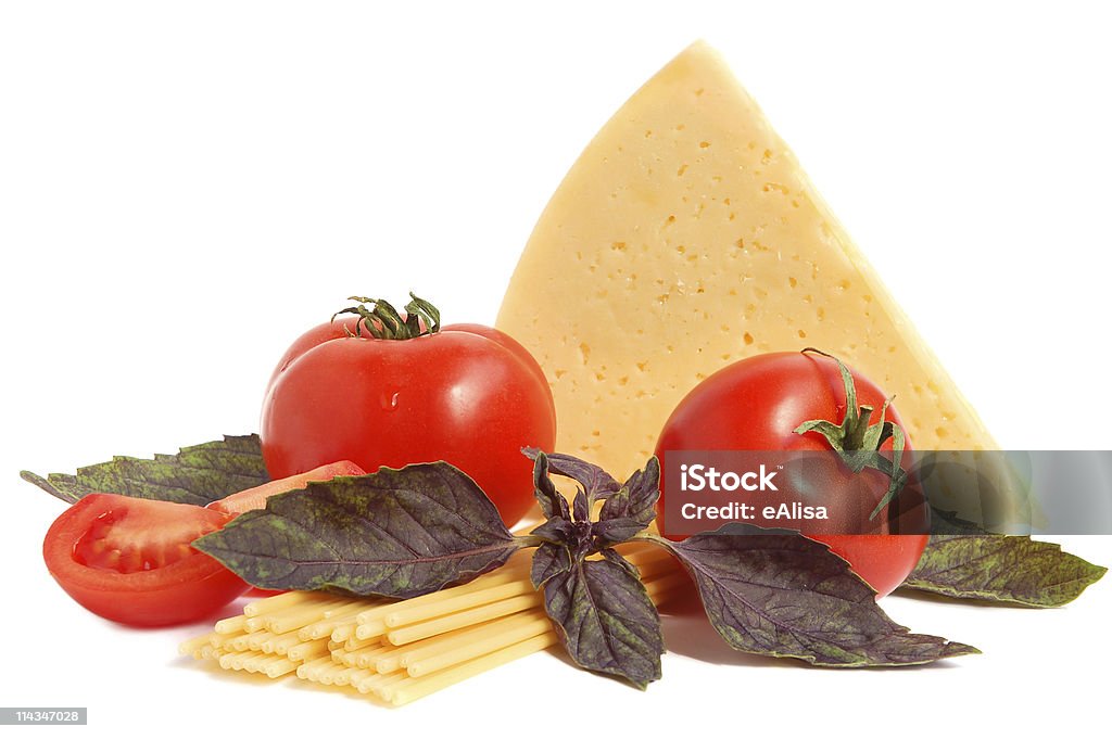 Macarrão, queijo, tomate e Manjericão - Royalty-free Amarelo Foto de stock