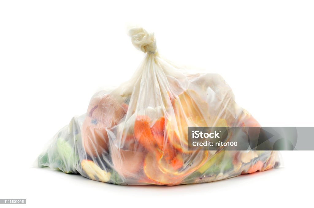 rifiuti biodegradabili in un sacchetto biodegradabile - Foto stock royalty-free di Spazzatura