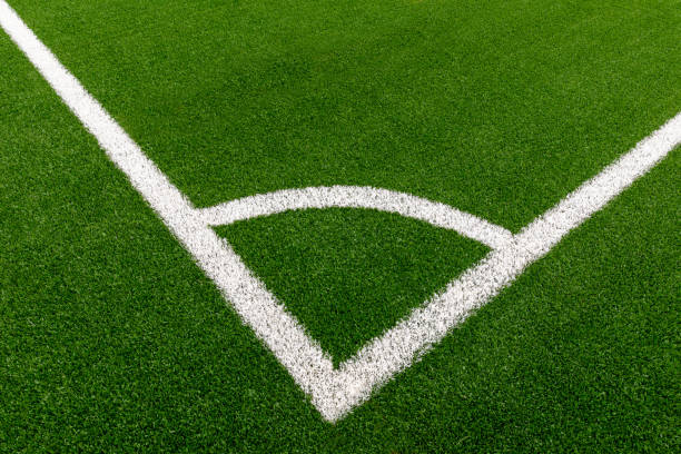 sports field markings - football pitch - corner marking fotos imagens e fotografias de stock