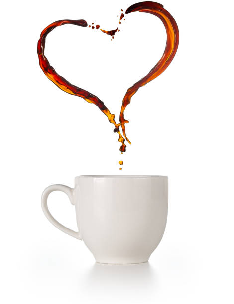 herzförmiger kaffee spritzt auf eine tasse - coffee cup flash stock-fotos und bilder
