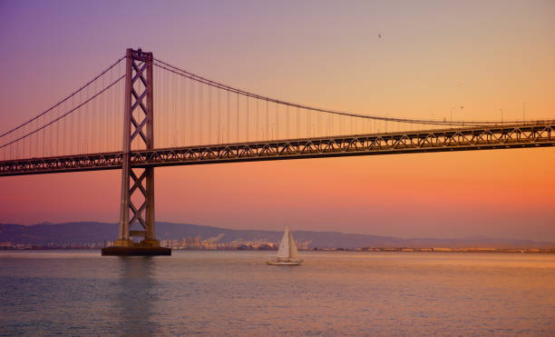 bay bridge, san francisco, californie, états-unis. - san francisco oakland bay bridge photos et images de collection