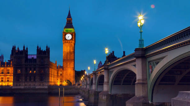 ponte di westminster e big ben di notte - portcullis house foto e immagini stock