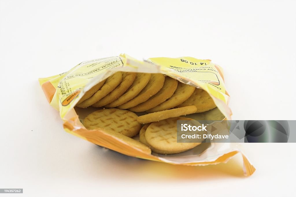 Aberto pacote de Queijo e biscoitos de lanche - Foto de stock de Empacotar royalty-free