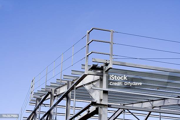 Steel Rahmen Des Neuen Fabrik Konstruktion Vor Blauem Himmel Stockfoto und mehr Bilder von Erektion