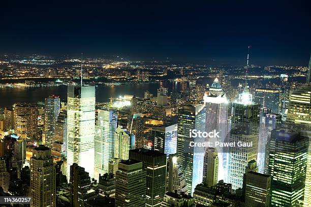 Vista Aérea De Manhattan Y El Tiempo Square Por La Noche Foto de stock y más banco de imágenes de Arquitectura
