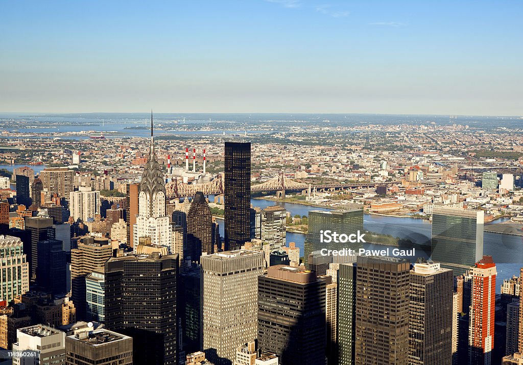 Vista aérea de Manhattan y el edificio Chrysler por día - Foto de stock de Edificio Chrysler libre de derechos