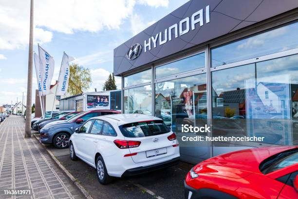 Nürnberg De Bir Hyundai Araba Satıcısı Hyundai Logosu Stok Fotoğraflar & Amblem‘nin Daha Fazla Resimleri