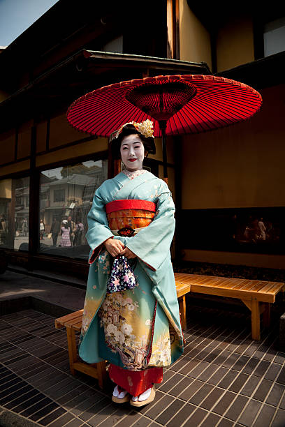 istock geisha girl in kimono 114365936