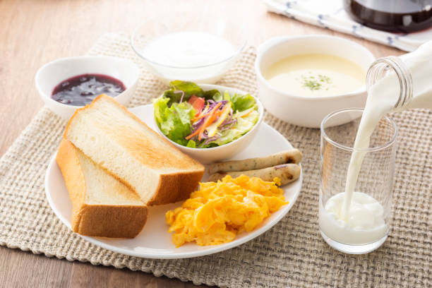 朝食用ミルク - milk bread ストックフォトと画像