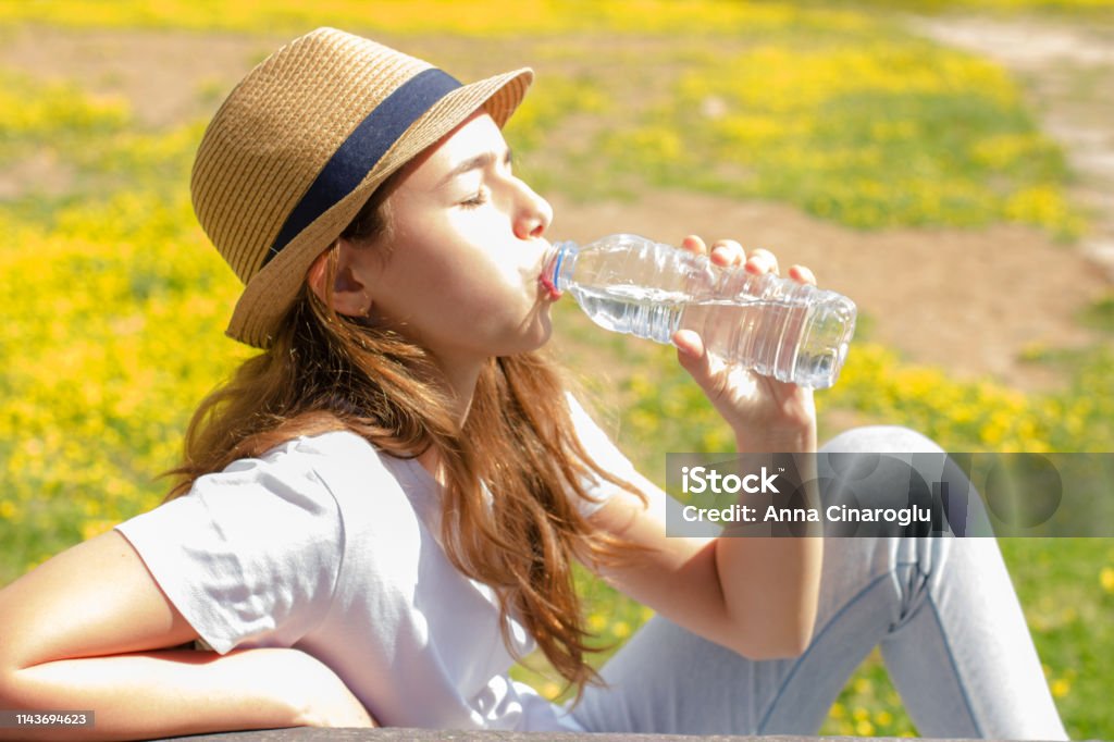 https://media.istockphoto.com/id/1143694623/photo/beautiful-teen-girl-drinks-clean-water-from-a-plastic-bottle-on-a-hot-summer-day-selective.jpg?s=1024x1024&w=is&k=20&c=5MFpwJv6NCxPHrHApnp4Q2yLOOnRgScVyqF3Z9qiRYU=