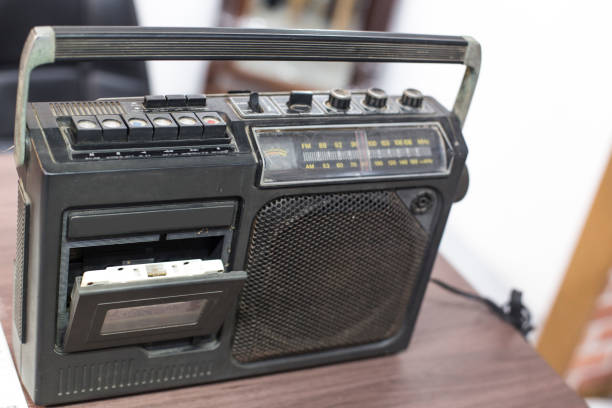 istock Vintage old radio 1143695766