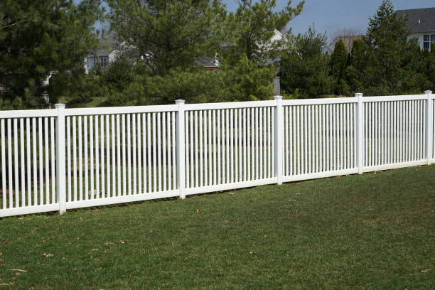 istock white vinyl fence 1143726243