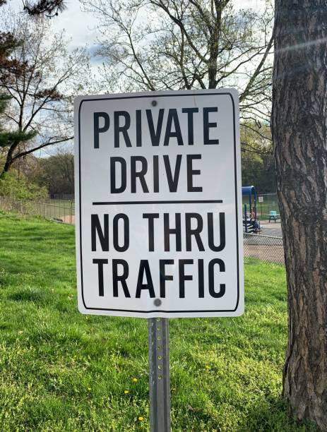 istock Private Drive No Thru Traffic Sign 1143732304