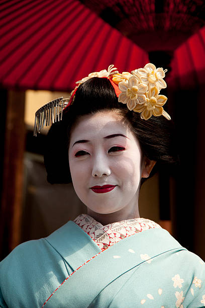 istock japanese geisha 114373581