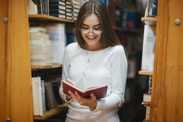 istock girl in the library 1143769170