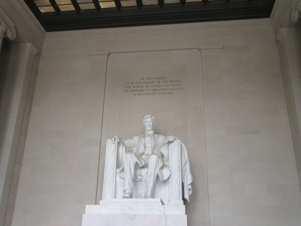 istock The Lincoln memorial statue 1143783334
