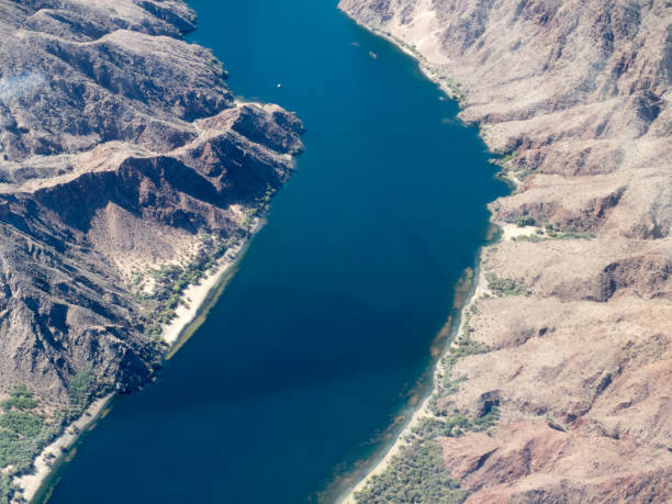 colorado river in the grand canyon seen from a helicopter - canyon majestic grand canyon helicopter imagens e fotografias de stock