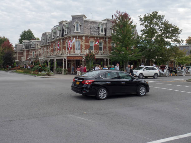 King Street, Niagara-on-the-Lake Niagara-on-the-Lake/Canada - October 07 2017: People on King Street. Niagara-on-the-Lake is a Canadian town in Southern Ontario youngstown stock pictures, royalty-free photos & images